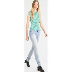 T-shirty damskie: Mads Nørgaard TRAPPY Tshirt z nadrukiem green/white