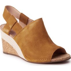 Espadryle CLARKS - Spiced Bay 261392564 Ochre Suede. Żółte espadryle damskie Clarks, bez wzorów, ze skóry, bez obcasa, na obcasie. W wyprzedaży za 269,00 zł.