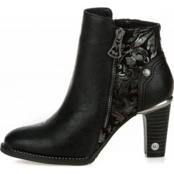 Mustang botki damskie 1335501-1, 39 czarne. Czarne botki damskie Mustang, za kostkę, bez obcasa, bez zapięcia. Za 359,00 zł.