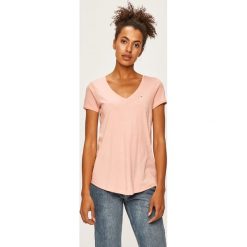 Tommy Jeans - T-shirt. Różowe bluzki damskie Tommy Jeans, s, bez wzorów, z bawełny, bez kołnierzyka. W wyprzedaży za 99,90 zł.