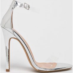 Glamorous - Sandały. Szare sandały damskie Glamorous, z materiału, z okrągłym noskiem, na klamry. W wyprzedaży za 129,90 zł.