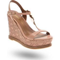 SANDAŁY NA KOTURNIE Emporio Armani. Brązowe koturny damskie Emporio Armani, w paski, ze skóry, bez obcasa, na koturnie. Za 846,30 zł.