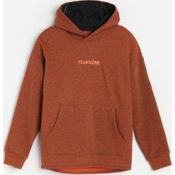 Melanżowa bluza z kapturem -. Bluzy męskie Reserved, bez wzorów, z kapturem, bez rękawów, z kapturem. Za 55,99 zł.