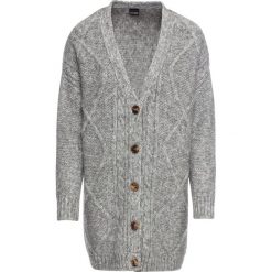 Sweter rozpinany oversize w warkocze bonprix szary melanż. Szare swetry damskie bonprix, bez wzorów, bez rękawów, bez kaptura. Za 129,99 zł.