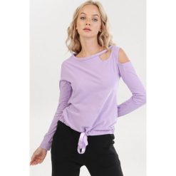 Jasnofioletowa Bluzka Krynthine. Fioletowe bluzki damskie Born2be, s, bez wzorów, bez kołnierzyka, bez rękawów. Za 59,99 zł.
