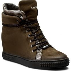 Sneakersy CARINII - B3733/N I43-000-PSK-B88. Zielone półbuty damskie marki Carinii, bez wzorów, ze skóry, bez obcasa, na koturnie, bez zapięcia. W wyprzedaży za 259,00 zł.