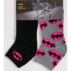 Skarpetki Batman - Czarny. Czarne skarpetki damskie Sinsay, z motywem z bajki. Za 14,99 zł.