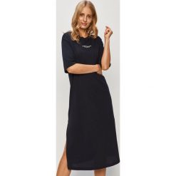 Armani Exchange - Sukienka. Czarne sukienki damskie Armani Exchange, na co dzień, s, z nadrukiem, z bawełny, casualowe, z okrągłym kołnierzem, z krótkim rękawem, krótkie, midi, proste. Za 299,90 zł.