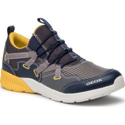 Sneakersy GEOX - J Sveth B. A J926PA 014BU C0070 D Dk Grey/Yellow. Szare trampki chłopięce Geox, bez wzorów, ze skóry ekologicznej, bez zapięcia. W wyprzedaży za 169,00 zł.