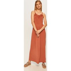 Vero Moda - Sukienka. Różowe sukienki damskie Vero Moda, na co dzień, s, bez wzorów, z elastanu, casualowe, bez kołnierzyka, bez rękawów, maxi, rozkloszowane. W wyprzedaży za 69,90 zł.