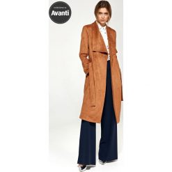 Karmelowy płaszcz z szalowym kołnierzem. Płaszcze damskie NIFE, na wiosnę, xl, w paski, z poliesteru, eleganckie. Za 309,00 zł.