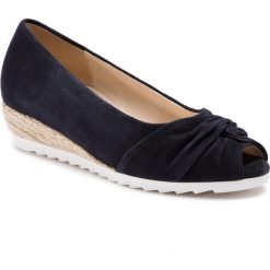 Espadryle GABOR - 82.592.26 Pazifik (Jute). Niebieskie espadryle damskie Gabor, z aplikacjami, ze skóry, bez obcasa, na koturnie. W wyprzedaży za 299,00 zł.