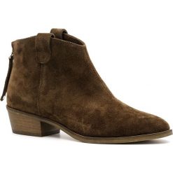 Brązowe welurowe botki z zamkiem na pięcie 28K. Pomarańczowe botki damskie Neścior, ze skóry, eleganckie, bez obcasa, bez zapięcia. W wyprzedaży za 249,00 zł.