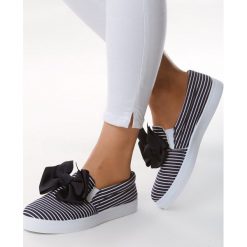 Granatowe Slip On Drama Queen. Niebieskie trampki i tenisówki damskie Born2be. Za 59,99 zł.