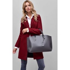 Włoska torebka shopper skórzana szara blanca. Szare torby damskie na zakupy Vera Pelle, w paski, ze skóry, na ramię, duże, bez dodatków. W wyprzedaży za 289,00 zł.
