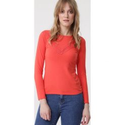 Koralowa Bluzka Tammy. Pomarańczowe bluzki damskie Born2be, xl, z aplikacjami, z dzianiny, klasyczne, z okrągłym kołnierzem. Za 29,99 zł.
