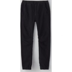Jeansowe joggery slim -. Spodnie męskie Cropp, bez wzorów, z jeansu. Za 129,99 zł.