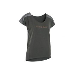 Koszulka do tańca nowoczesnego damska oliwkowo-czarna z napisem. Brązowe t-shirty damskie DOMYOS, z napisami, z elastanu, street, bez kołnierzyka. Za 49,99 zł.