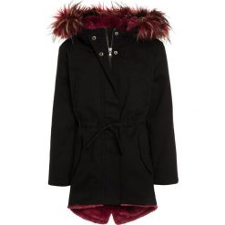 Sisley HEAVY Płaszcz zimowy black. Czarne kurtki chłopięce marki Sisley, na zimę, z bawełny. W wyprzedaży za 303,20 zł.