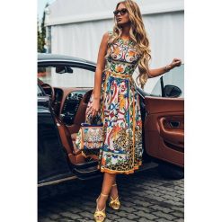 Sukienka ISABEL. Sukienki damskie Sukienka ISABEL, s, bez wzorów, eleganckie, bez kołnierzyka, bez rękawów. W wyprzedaży za 89,00 zł.