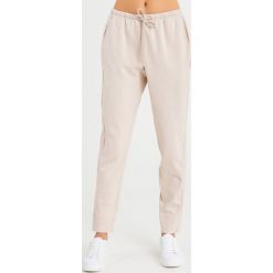 SPODNIE BACCANO Max Mara Leisure. Spodnie damskie Max Mara Leisure, l, bez wzorów, z jeansu, eleganckie. Za 659,00 zł.