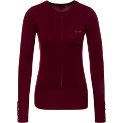 Sweter Guess Nives W94R0X Z2760. Czerwone swetry damskie Guess, l, z aplikacjami, klasyczne, bez rękawów, bez kaptura. W wyprzedaży za 169,00 zł.