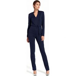 Granatowy Stylowy Kombinezon z Dekoltem V z Wiązanym Paskiem. Niebieskie kombinezony damskie Molly.pl, na co dzień, s, bez wzorów, z tkaniny, eleganckie, ze stójką, z długim rękawem, długie. Za 159,90 zł.