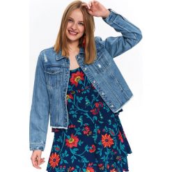KURTKA KRÓTKA DAMSKA JEANSOWA Z GUZIKIEM. Niebieskie kurtki damskie Top Secret, na lato, bez wzorów, z jeansu, eleganckie, krótkie, bez kaptura. W wyprzedaży za 79,99 zł.
