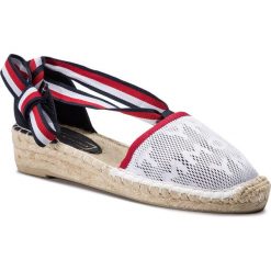 Espadryle TOMMY HILFIGER - Tommy Mesh Espadrille Sandal FW0FW03935 Rwb 020. Białe espadryle damskie TOMMY HILFIGER, bez wzorów, ze skóry, bez obcasa, na koturnie. W wyprzedaży za 189,00 zł.