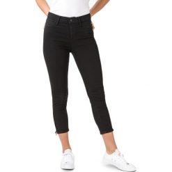 Guess Dżinsy Czarny. Czarne jeansy damskie Guess, z aplikacjami, z elastanu. Za 438,95 zł.