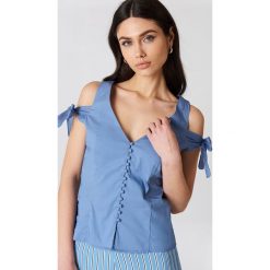 NA-KD Koszulka na guziki z wiązaniem - Blue. Niebieskie t-shirty damskie marki NA-KD. Za 161,95 zł.