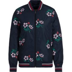 Kurtka bomber Pepe Jeans PL401682. Niebieskie kurtki damskie Pepe Jeans, s, bez wzorów, z poliesteru, bez kaptura. W wyprzedaży za 399,00 zł.