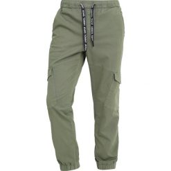 Jeansy męskie: Tommy Jeans SOFT JOG Bojówki deep lichen