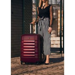 Duża walizka podróżna STL838 burgundowa - L \ Burgundowy. Czerwone walizki Solier, bez wzorów, z gumy. Za 159,99 zł.
