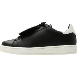 MOA Master of Arts DISNEY Sneakersy niskie black. Czarne trampki i tenisówki damskie marki MOA - Master of Arts, ze skóry. W wyprzedaży za 379,50 zł.