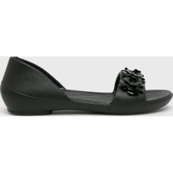 Crocs - Baleriny. Białe baleriny damskie Crocs, bez wzorów, z gumy, bez obcasa. W wyprzedaży za 129,90 zł.