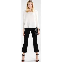 Swetry klasyczne damskie: American Vintage VACAVILLE Sweter white