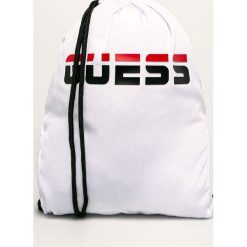 Guess Jeans - Plecak. Czerwone plecaki damskie Guess Jeans, z aplikacjami, z poliesteru. W wyprzedaży za 79,90 zł.