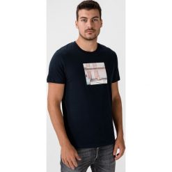 Jack & Jones Dylant Koszulka Niebieski. Niebieskie podkoszulki męskie Jack & Jones, m, z nadrukiem, z bawełny, bez kołnierzyka, krótkie. Za 78,95 zł.