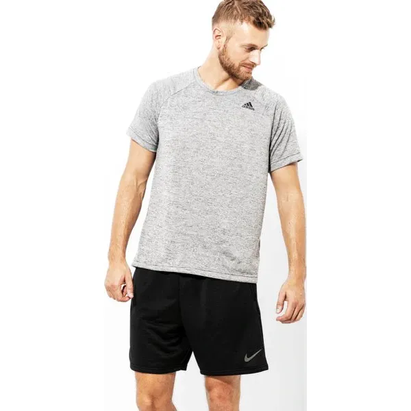 Adidas Koszulka D2M Tee Ht , szary, rozmiar XXL. Szare koszulki męskie Adidas, xxl, bez wzorów, z materiału, klasyczne, z klasycznym kołnierzykiem, bez rękawów. W wyprzedaży za 99,99 zł.