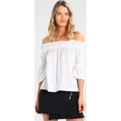 Bluzki damskie: NAKD DEBIFLUE X NAKD OFF SHOULDER FRILL Bluzka white