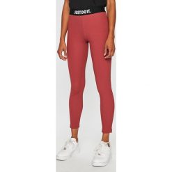 Nike Sportswear - Legginsy. Brązowe spodnie damskie Nike Sportswear, s, bez wzorów, z elastanu, casualowe. W wyprzedaży za 139,90 zł.