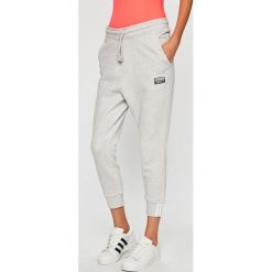 Adidas Originals - Spodnie. Szare spodnie damskie adidas Originals, s, bez wzorów, z elastanu, casualowe. Za 229,90 zł.