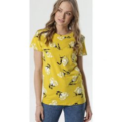 Żółty T-shirt Amymone. Żółte bluzki damskie Born2be, s, z nadrukiem, z okrągłym kołnierzem, z krótkim rękawem. Za 39,99 zł.