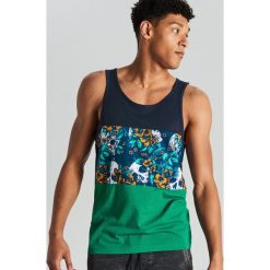 Tank top z motywem czaszki - Granatowy. Niebieskie t-shirty męskie Cropp, s, bez wzorów, bez kołnierzyka. Za 39,99 zł.
