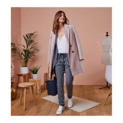 Płaszcz damski. Różowe kurtki damskie marki Promod, na zimę, uniwersalny, bez wzorów, z satyny, eleganckie, długie, bez kaptura. Za 399,90 zł.
