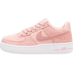 Nike Sportswear AIR FORCE Tenisówki i Trampki coral stardust/rust pink/white. Pomarańczowe trampki dziewczęce Nike Sportswear, ze skóry. Za 359,00 zł.