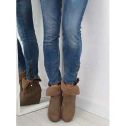Botki koturn 100-396 Khaki. Brązowe koturny damskie obuwie damskie, bez obcasa, na obcasie, bez zapięcia. Za 45,55 zł.