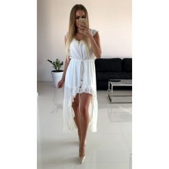 Sukienka Maxi Bella kolor Biel ONESIZE. Sukienki damskie LIGARI, uniwersalny, bez wzorów, z elastanu, z asymetrycznym kołnierzem, z długim rękawem, długie, maxi, asymetryczne. Za 279,00 zł.