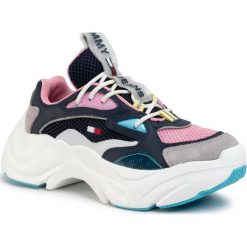 Sneakersy TOMMY JEANS - Fashion Chunky Runner EN0EN00791 Twilight navy C87. Niebieskie półbuty damskie Tommy Jeans, z jeansu. Za 539,00 zł.